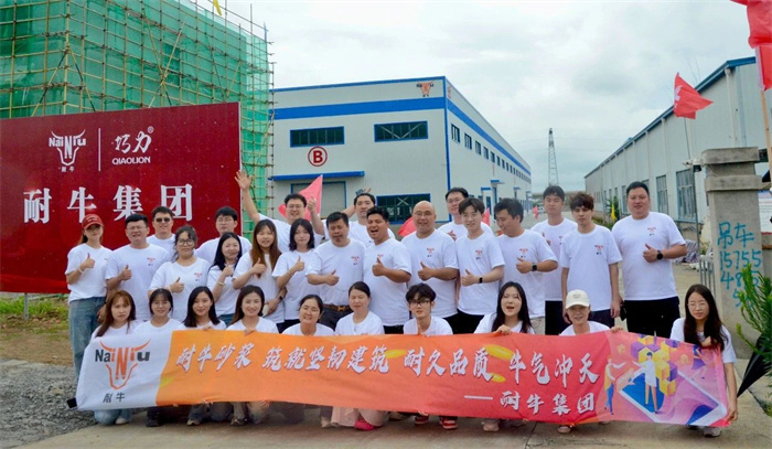 J9集团集团团建赋能新引擎：探秘工厂，铸造建材销售铁军.